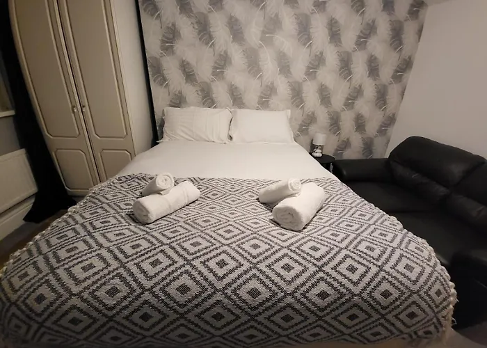 2 Bedrooms Flat Centre Swansea
