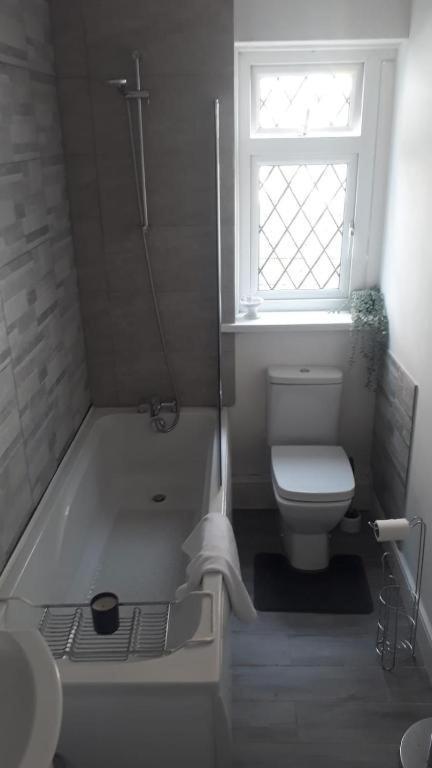 2 Bedrooms Flat Centre Apartment