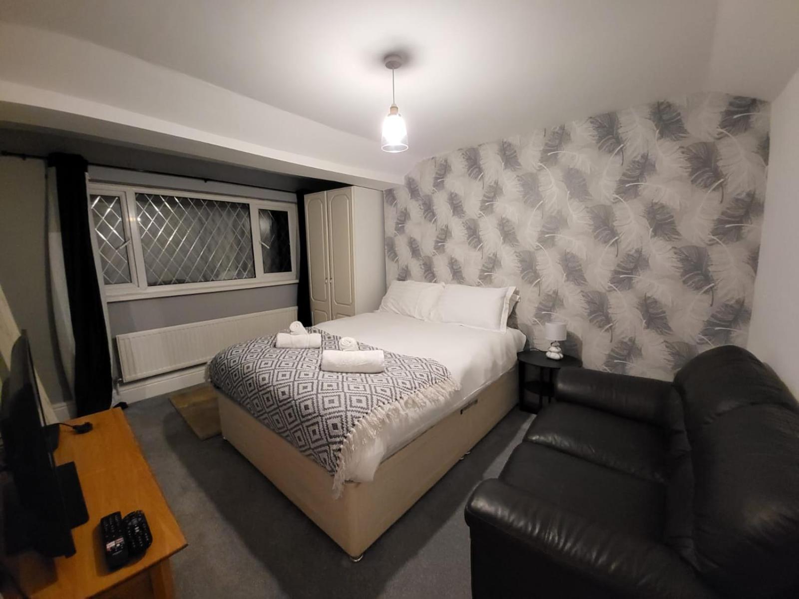 2 Bedrooms Flat Centre Apartment Swansea