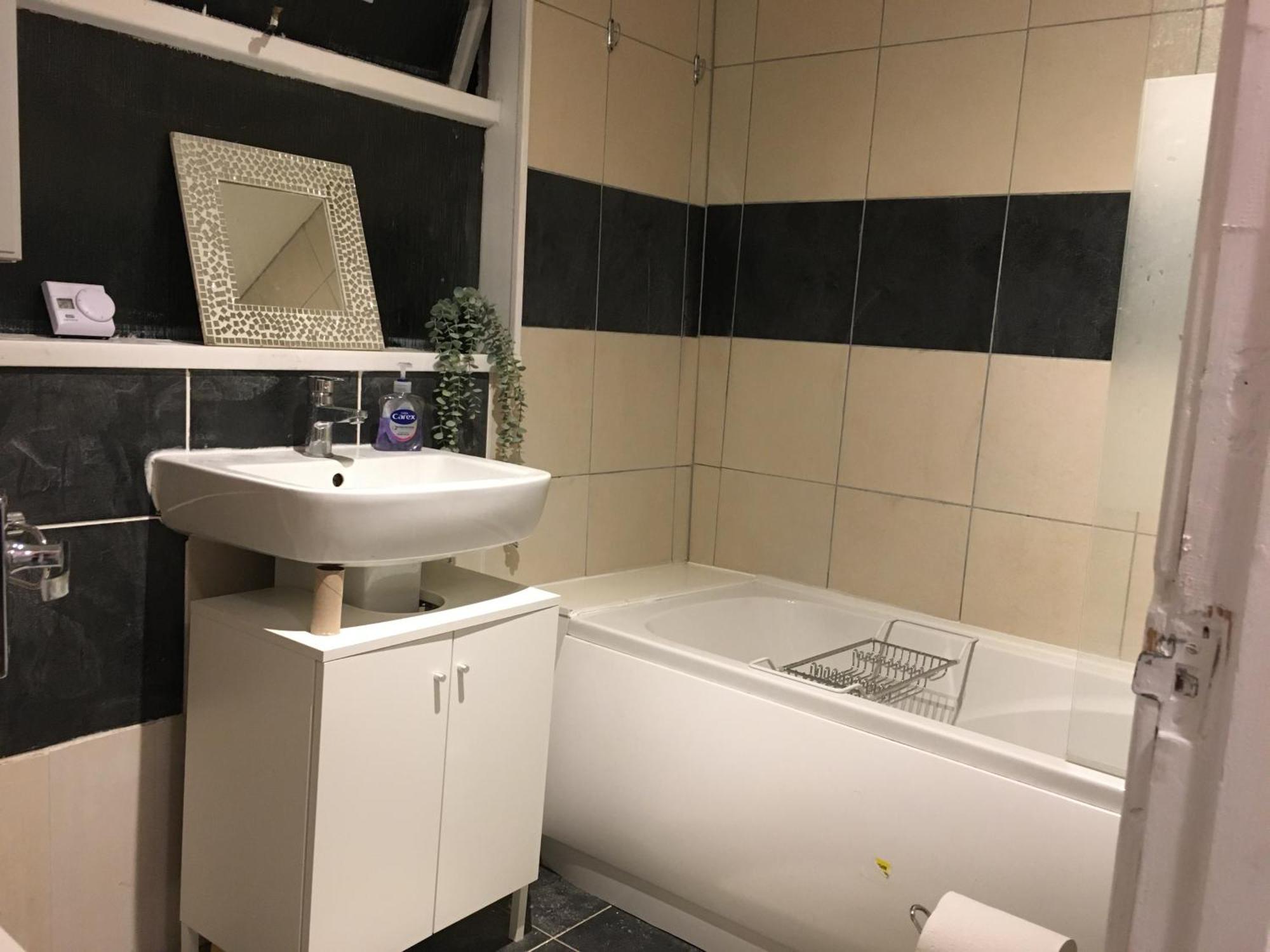 2 Bedrooms Flat Centre Swansea