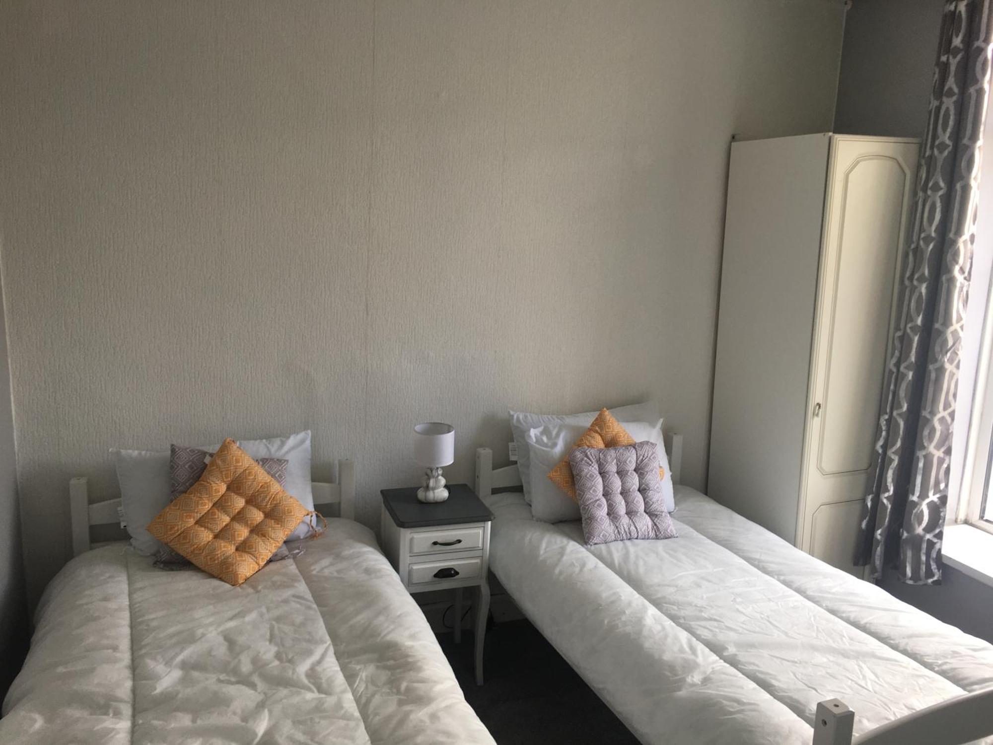 Apartment 2 Bedrooms Flat Centre Swansea
